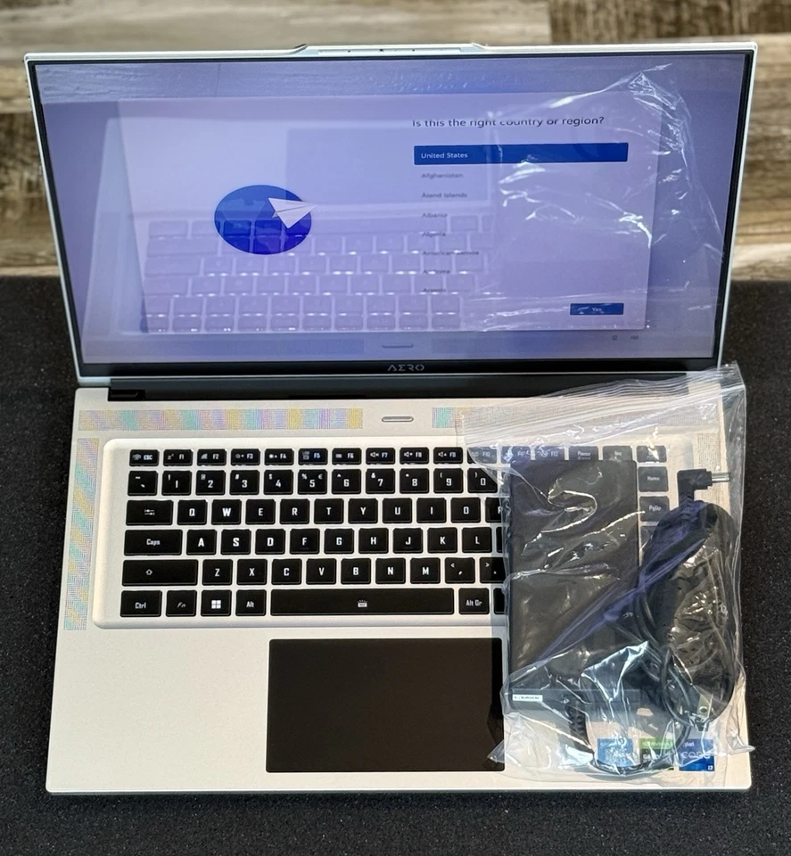 Gigabyte AERO 16 | i7-12700H | RTX 3070 Ti | 16GB RAM | 2TB SSD | 16" 4K OLED - Image 2 of 4