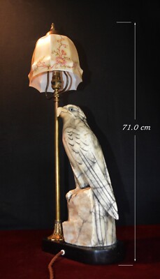 Vintage französische um 1940 Art Deco Naturmarmor Adler Figurenlampe Opalschirm