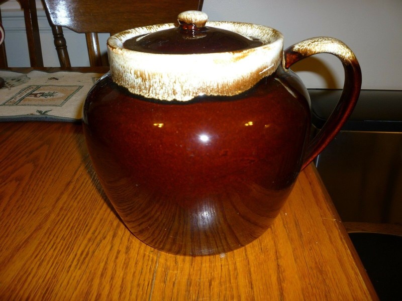 Pfaltzgraff - Gourmet - Brown Drip- Soup Tureen NO Ladle -  (2 Piece) Very Nice!