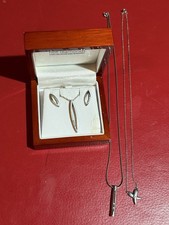 4 x 925 ‘Hot Diamonds’ jewellery.