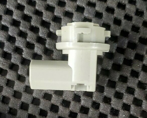 Toyota Lexus 81576-08010 Mazda D350-51-584 Socket License Plate