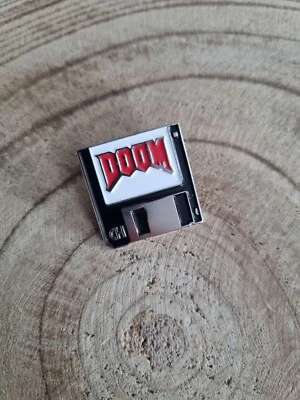 🍀 Doom Disk Diskette Gaming Design Pin Süß Cool Crazy