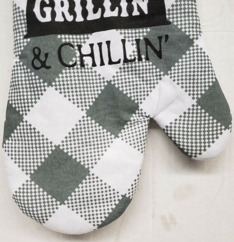 Kitchen Fabric 13" Oven Mitt, BBQ, GRILLIN' & CHILLIN', with silver back, GR - Picture 2 of 5