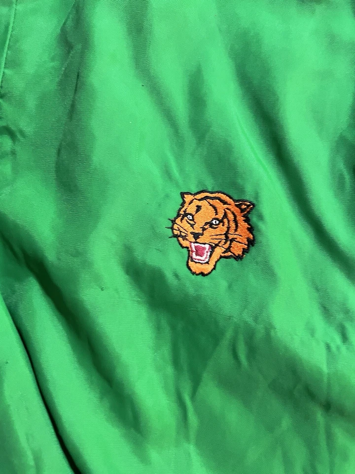 Chaqueta Universitaria NEFF Ely Letterman De Colección Para Hombre XL Verde Cosida A Presión Manga Larga. Foto 2 de 4