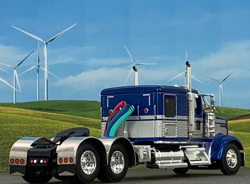 1/64 DCP BLUE/SILVER KENWORTH W900L W/ 60" FLAT TOP SLEEPER - Picture 2 of 5