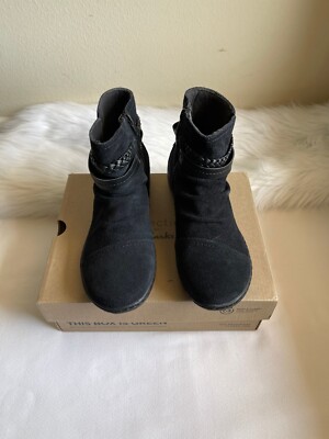 Clarks Cora Braid Womens Ankle Boot Black Suede US Size 7W. NIB