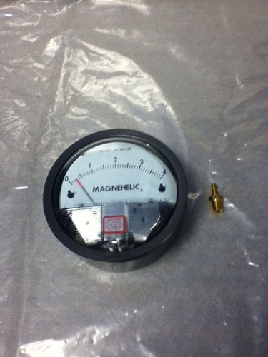 Dwyer 2004 Pressure Gauge - Picture 1 of 5