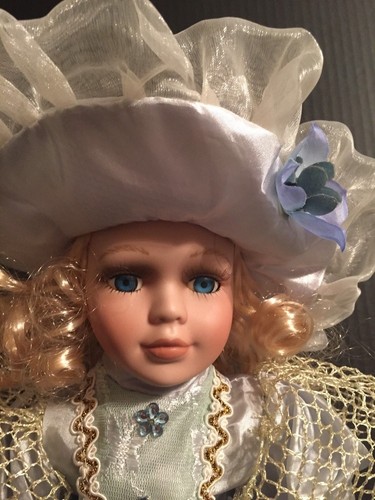 Porcelain doll (16") dressed in a victorian dress - made in china - with stand - Picture 2 of 11