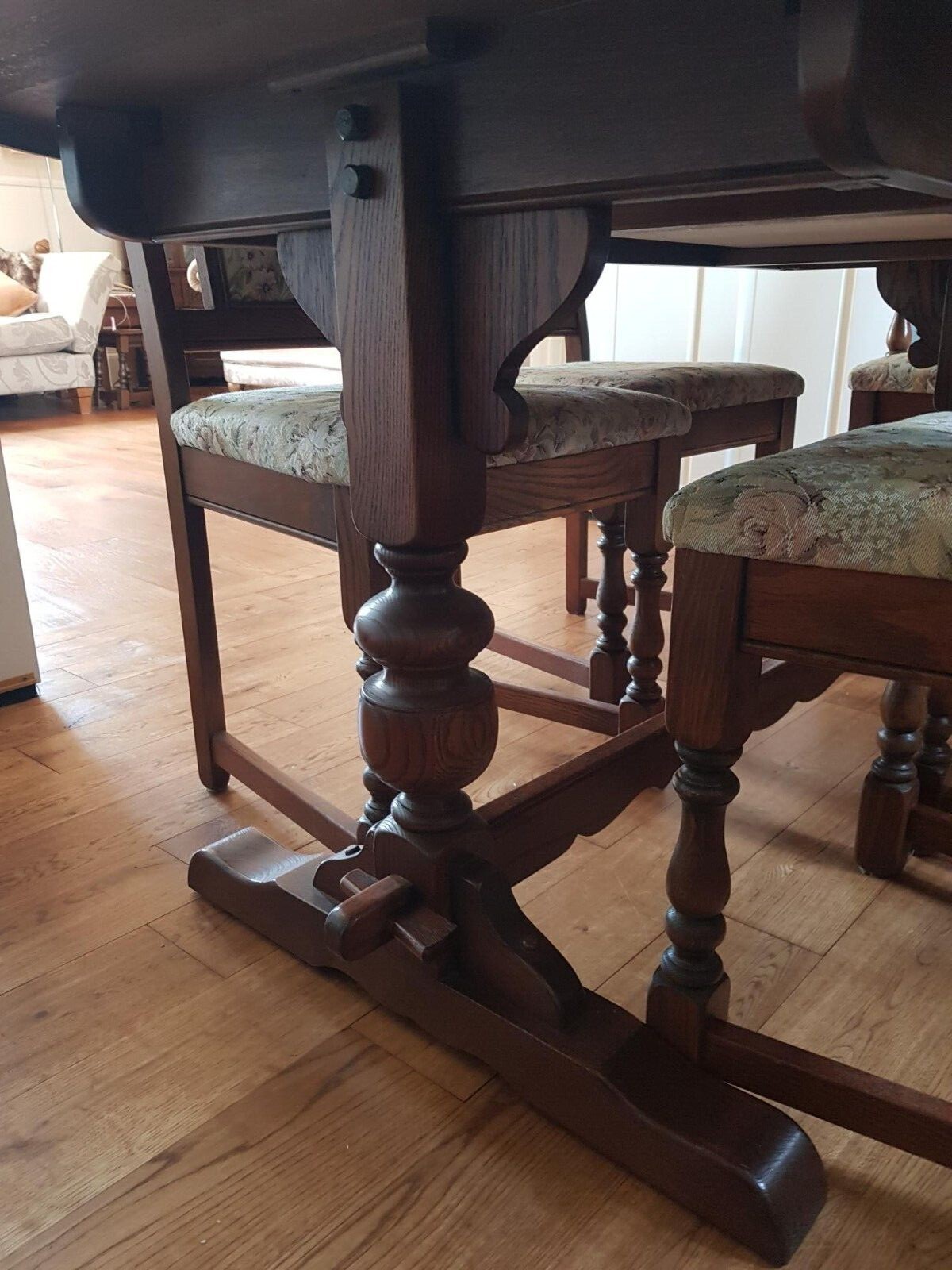Old Charm Dining Table & 6 chairs (inc 2 Carvers) Original Wood