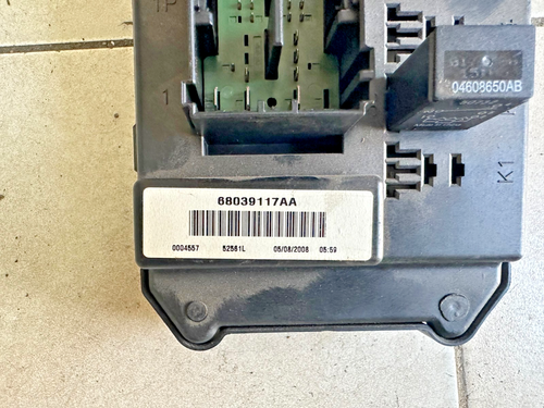 2009 JEEP GRAND CHEROKEE BODY CONTROL MODULE FUSE BOX 68039117AA - Picture 5 of 5