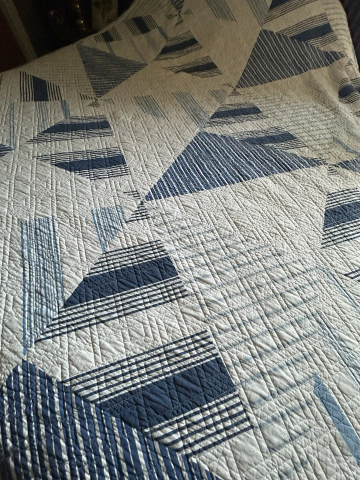 Edredón Martha Stewart Vela Geométrica Azul Blanco Náutico Costero 106x92 Cama KING Foto 4 de 4