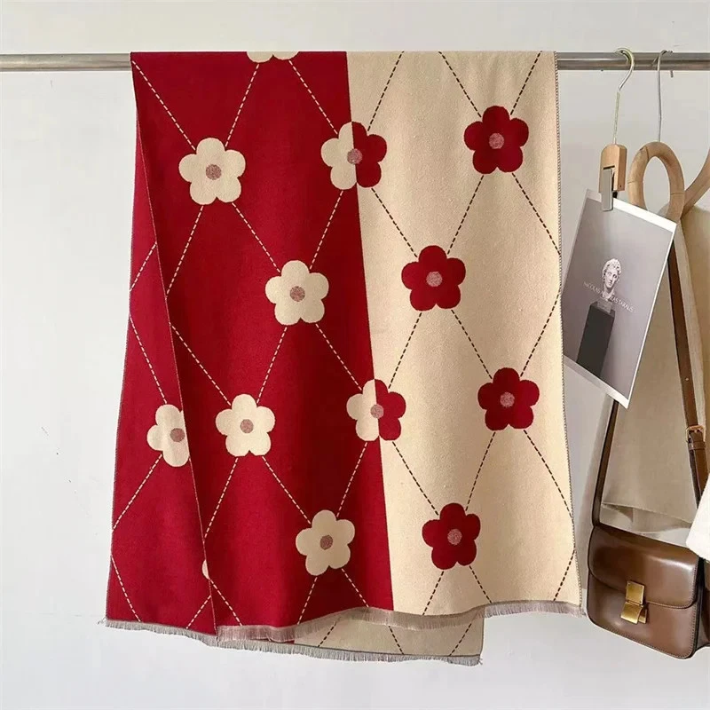 羊绒感觉围巾红色和米色花卉雏菊印花超大冬季裹巾 — 第 2/2 张图片