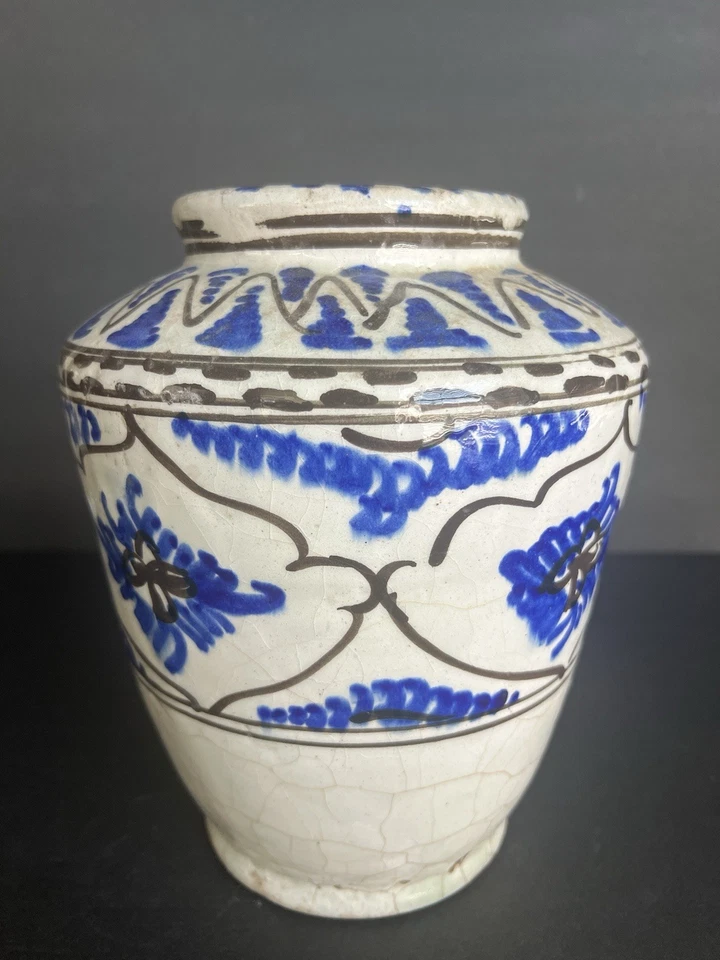 Tarro de cerámica esmaltada azul y blanco safávid persa islámico del siglo XVIII Foto 2 de 4