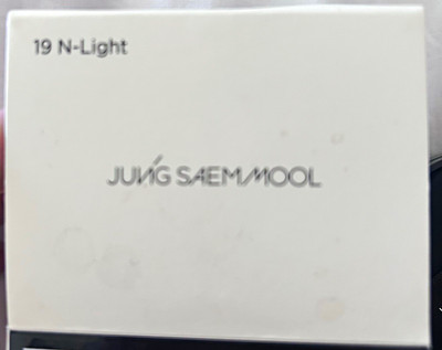 JUNG SAEM MOOL Essential Skin Nuder Cushion Foundation 19 N-Light SPF50 0.49 oz
