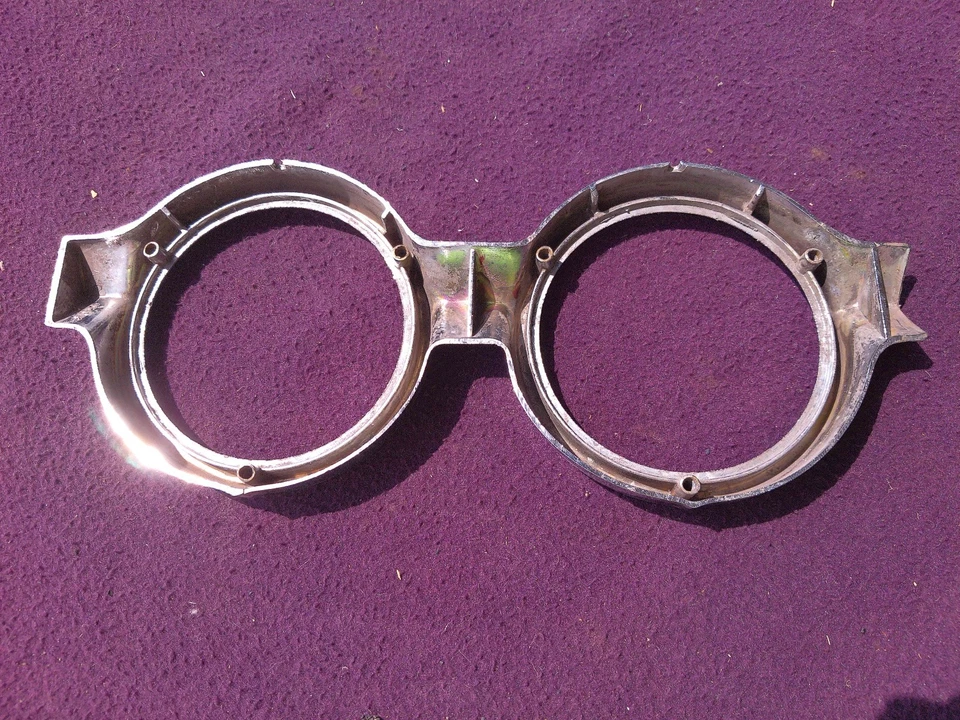 Pontiac Catalina Ventura Strato Chief 1960 luz trasera bisel cromado 5950956 diestro Foto 3 de 4