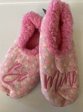 Snoozies Foot Covering VALENTINE'S DAY BE MINE Slippers Women's Size medium 7/8