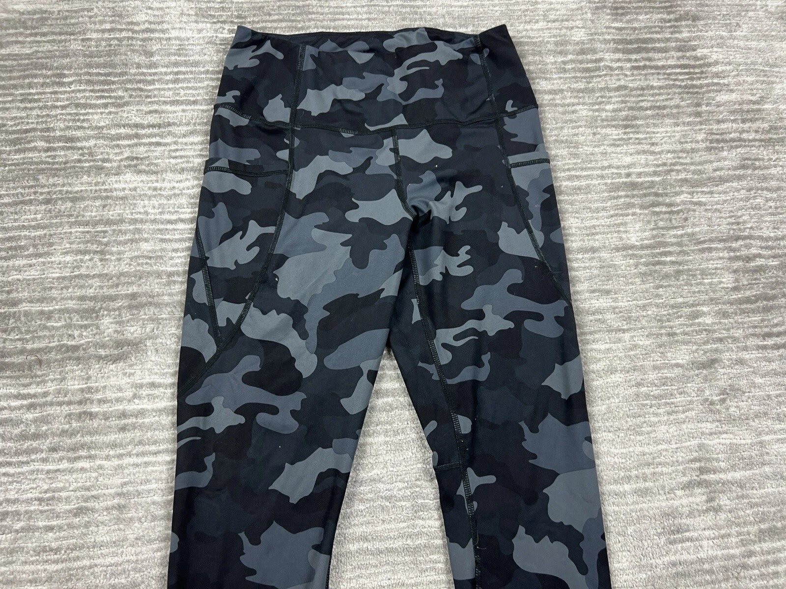 yogalicious camo capri side pockets high-rise leggings