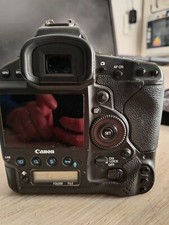 Appareil photo canon eos 1dx en très bon état, fonctionne très bien.