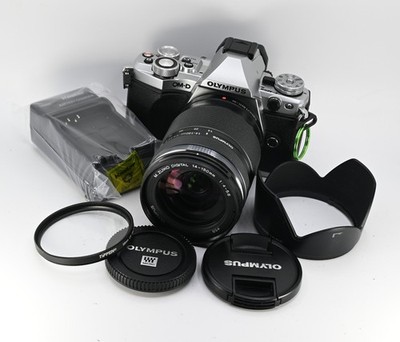 Olympus E-M5 Mark II - 101 shutter count w/ 14-150mm lens battery charger SUPERB