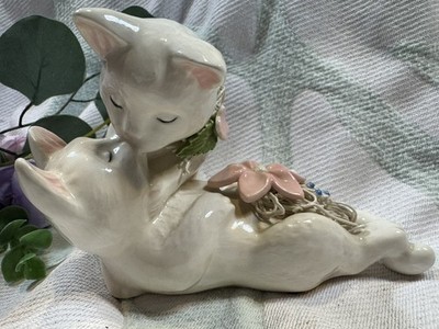 Vintage Kissing Cats Figurine USA Ceramic Love Cat Statue Floral Decor 