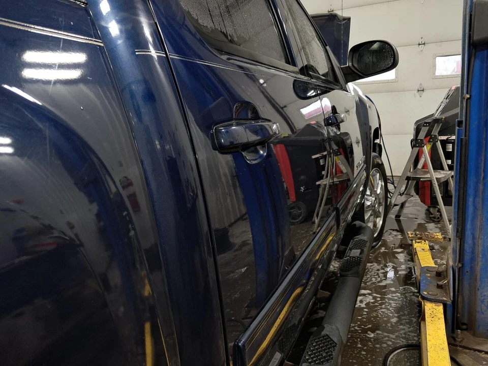 Used Rear Right Door Assembly Rear Side fits: 2012 Chevrolet Silverado 1500 pick - Image 2 of 4