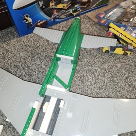 LEGO Airplane: Cargo Terminal 60022 (2013) Retired 90% complete 