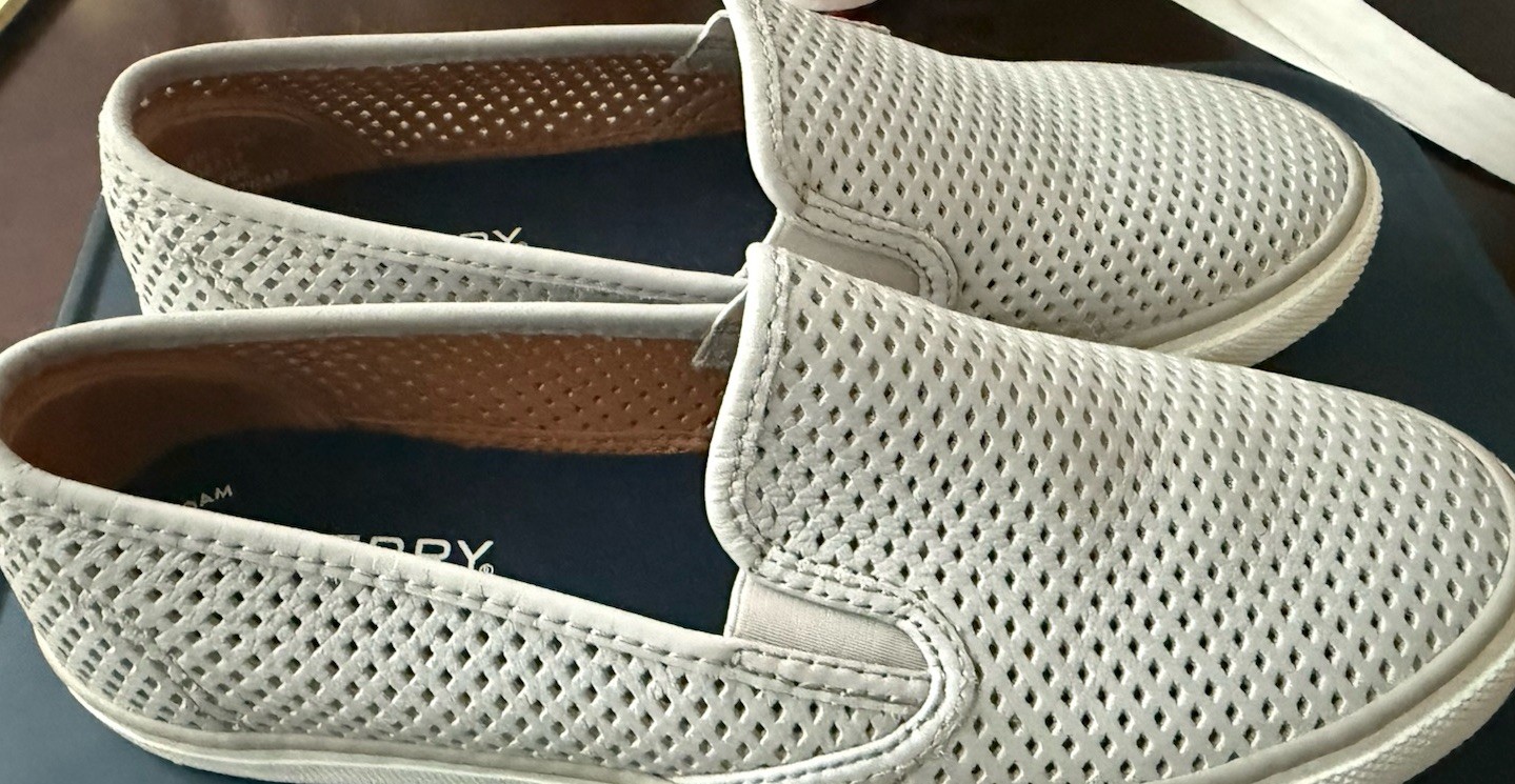 Women's 7 White Grey