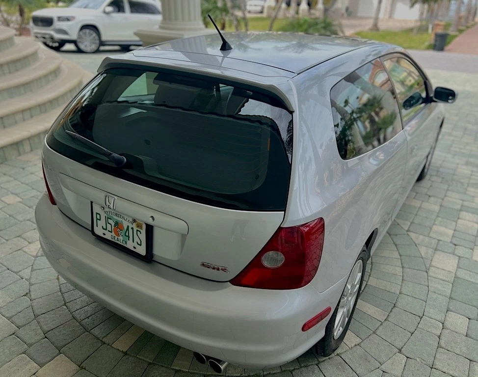 2002 Honda Civic Si - right rear profile