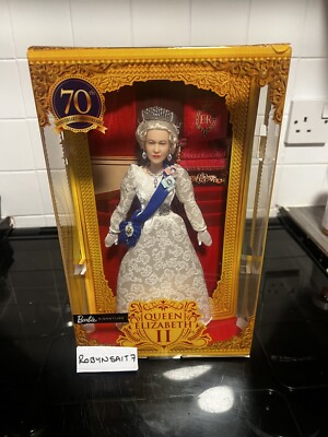 BARBIE SIGNATURE QUEEN ELIZABETH II PLATINUM JUBILEE - Main Image