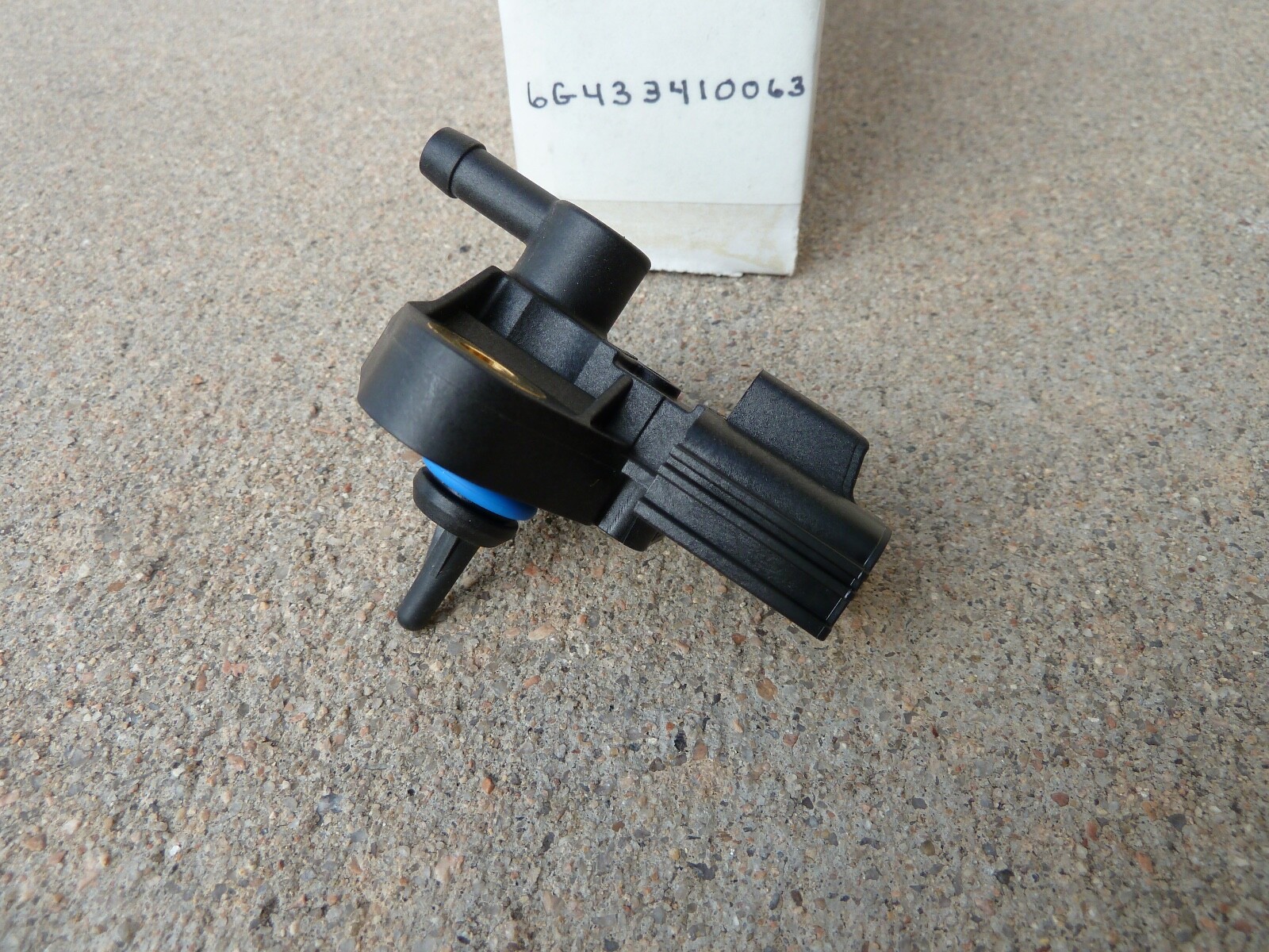 2004-2012 Aston Martin DB9 DBS Rapide Vantage fuel injection pressure sensor
