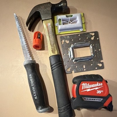 Milwaukee Mixed Hand Tool Set Hammer Saw Level 35ft Tape Measure Multicolor
