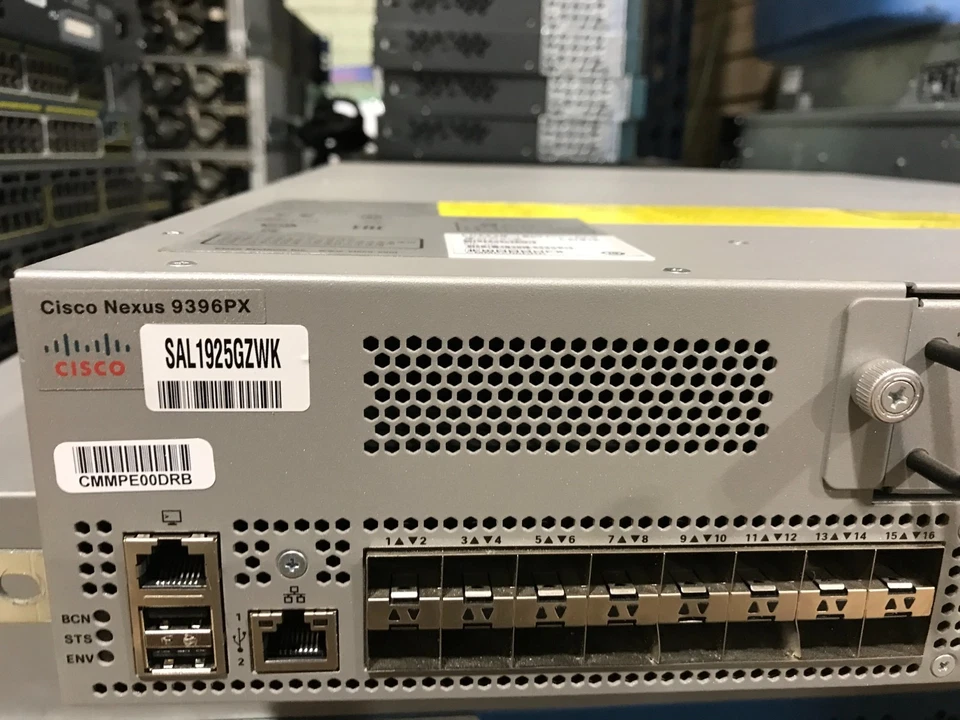 Conmutador Nexus Cisco N9K-C9396PX 96x10GE SFP+ puertos con fuente de alimentación doble Foto 2 de 4