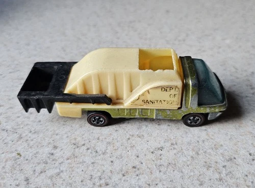 1969 Hot Wheels Redline Heavyweights Sanitation Truck Hong Kong Base