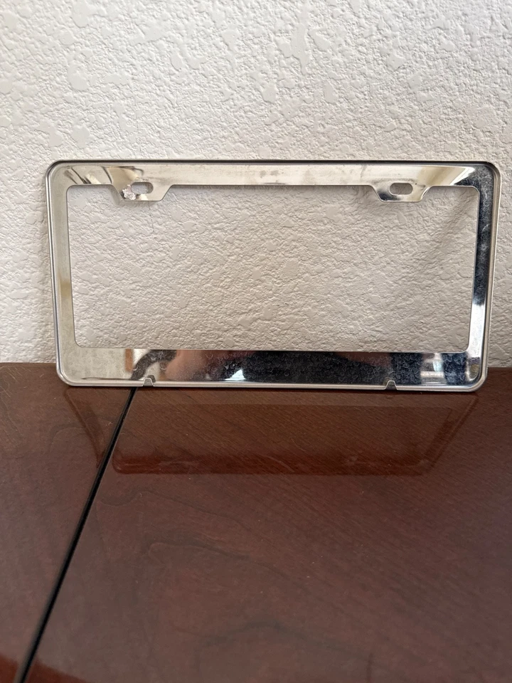 Marco de matrícula cromado con tapas Suzuki Kizashi Foto 2 de 2