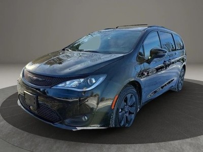 2020 Chrysler Pacifica Red S Van 4D