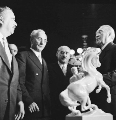 Franz Jonas presenting a horse made of porcellan from Augarten as - Old Photo