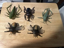 DOLGEN REALISTIC RUBBER (2) FLY (2)GRASSHOPPER & Beetle LOT 5 Total
