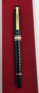 Montblanc Meisterstück 4810 Kolbenfüller 585er/14 K Goldfeder
