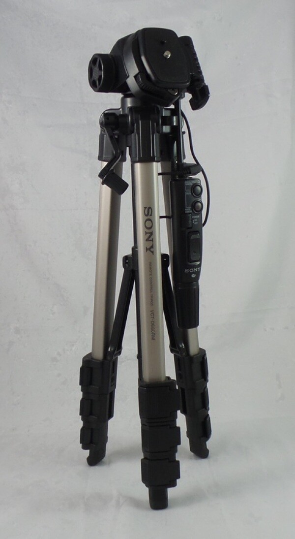 Sony Remote Control Tripod for Sony Cameras/Camcorders (VCT-D680RM) Sony Remote Control Tripod for Sony Cameras/Camcorders (VCT-D680RM)