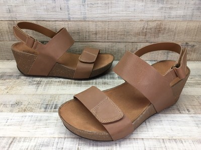 clarks auriel fin sandals