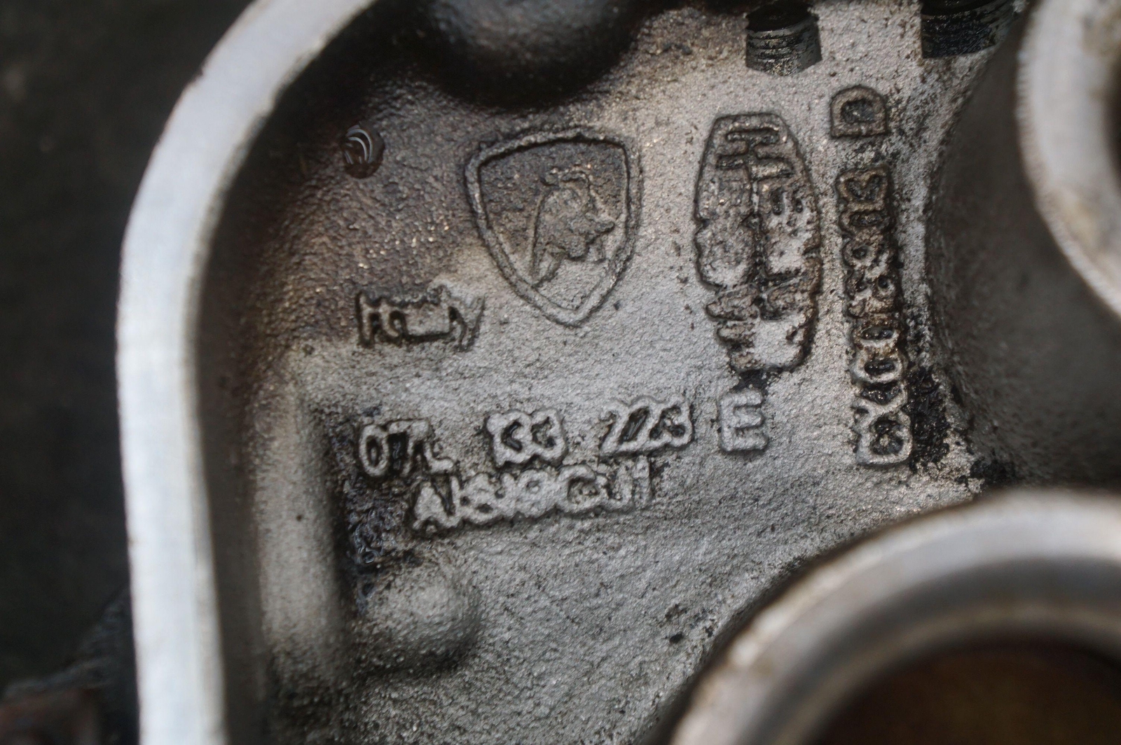 Middle Intake Manifold OEM 07L133223E Lamborghini Gallardo Spyder Spyder 2008