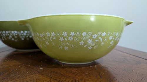 Vintage Pyrex Avocado Green Crazy Daisy Cinderella 3 Mixing Bowls - Picture 5 of 12