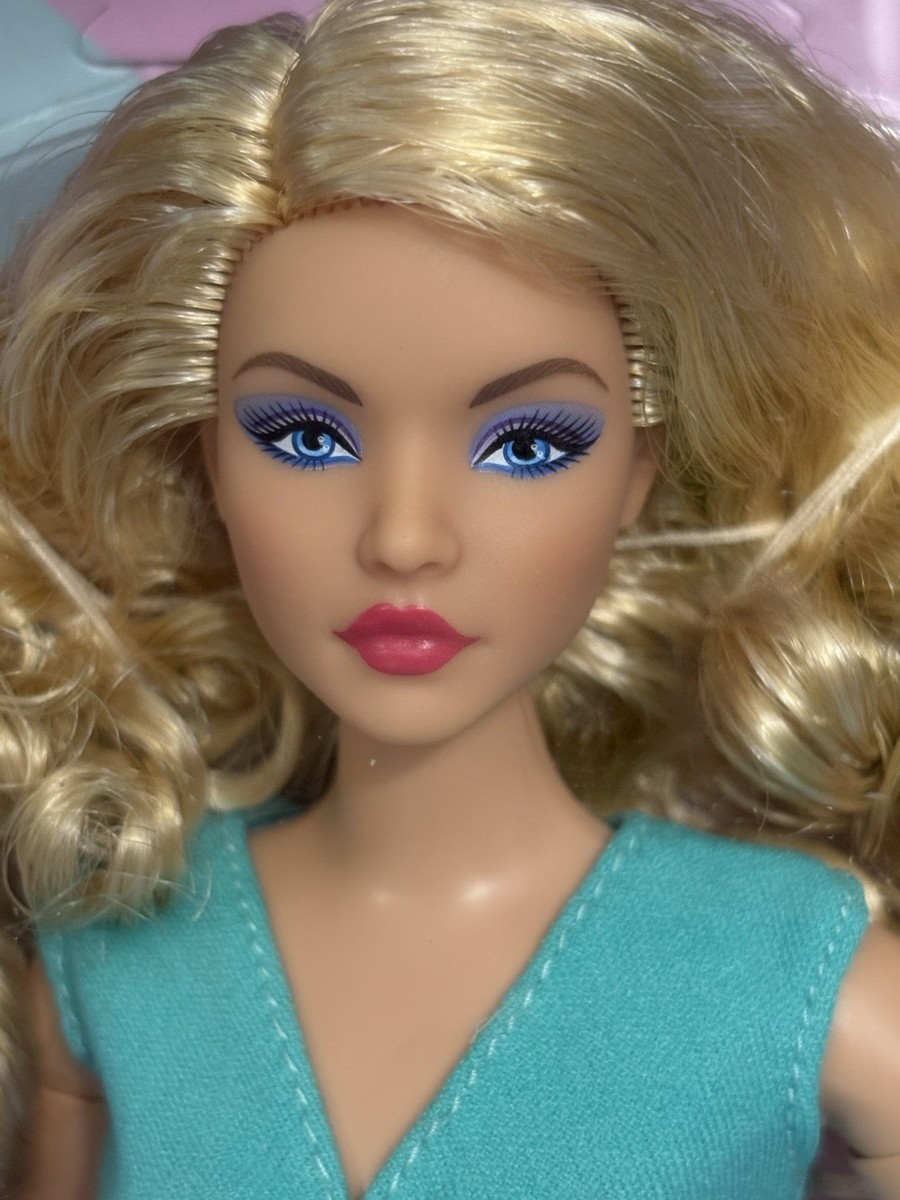 Barbie Signature LOOKS #16 