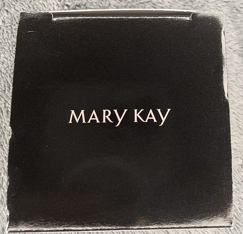 Mary Kay Silky Setting Powder in shade Light Bronze 175898 - CD05 Hard To Find!
