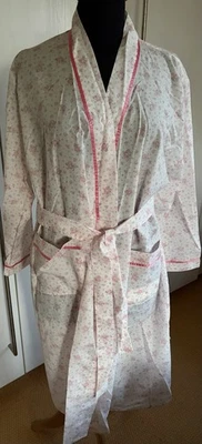 Blumendruck Morgenmantel Kleid M/L, Weiß-Rosa - Bild 1 von 4