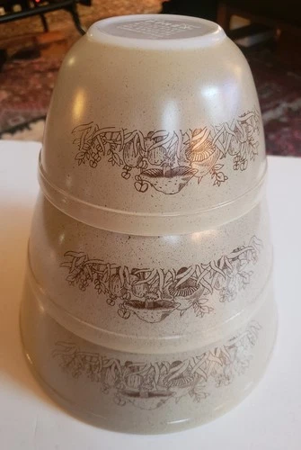 VINTAGE PYREX MIXING BOWLS MUSHROOM FOREST FANCIES 1980's  SET/3 VG+ BROWN