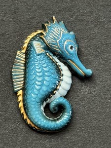 Vintage Toshikane Arita SEAHORSE Japanese Porcelain Button - 15/16" (Y5)
