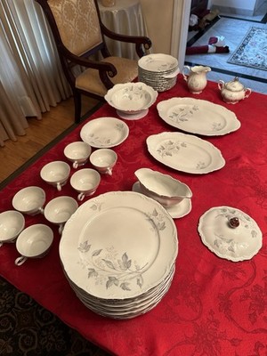 Vintage Mitterteich Bavaria “Monika” 39-Piece Porcelain Dinnerware