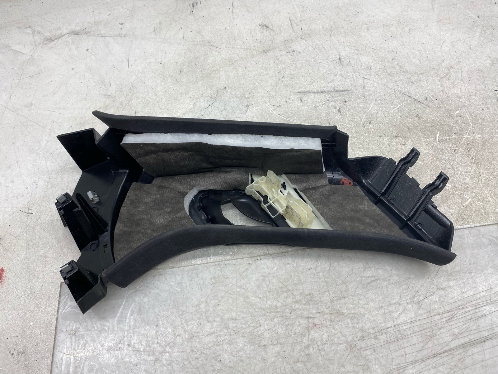 2015-2020 BENTLEY BENTAYGA OEM RIGHT LEFT UPPER C-PILLAR TRIM PANEL COVER SET x2