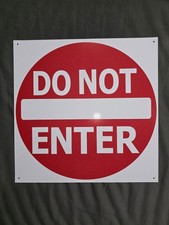 12" x 12" Metal DO NOT ENTER Sign
